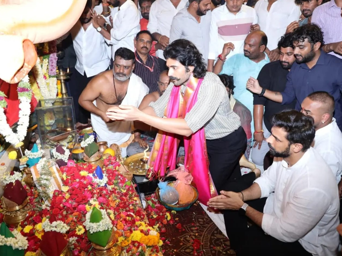  Vijay Deverakonda Seeks Lord Ganesha’s Blessings Photos2