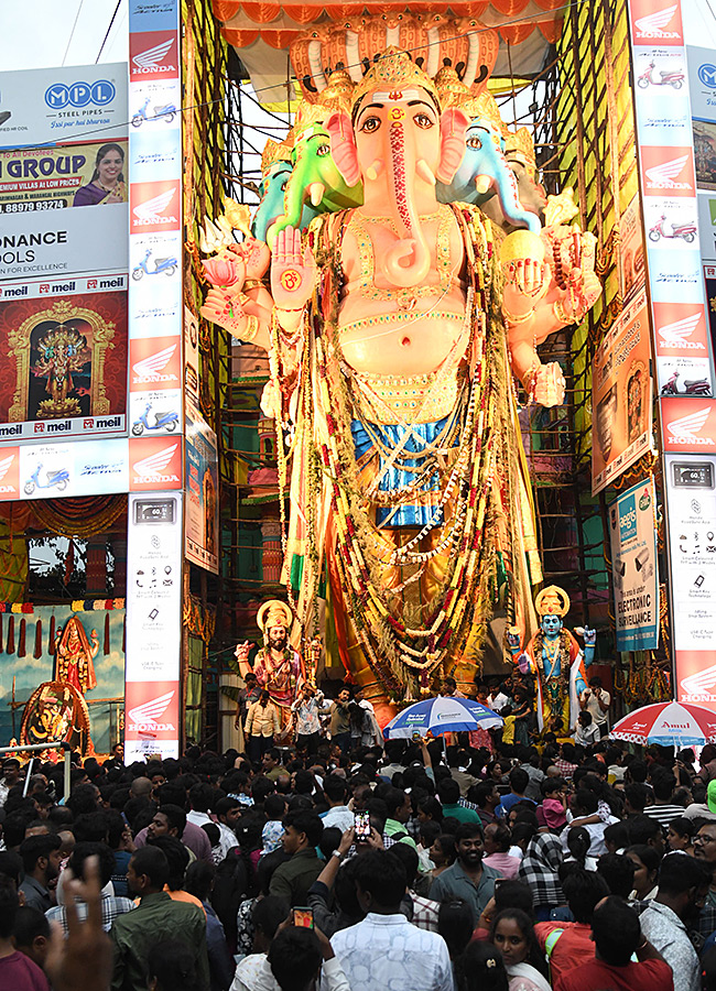 Sunday Rush at Khairatabad Ganesh11