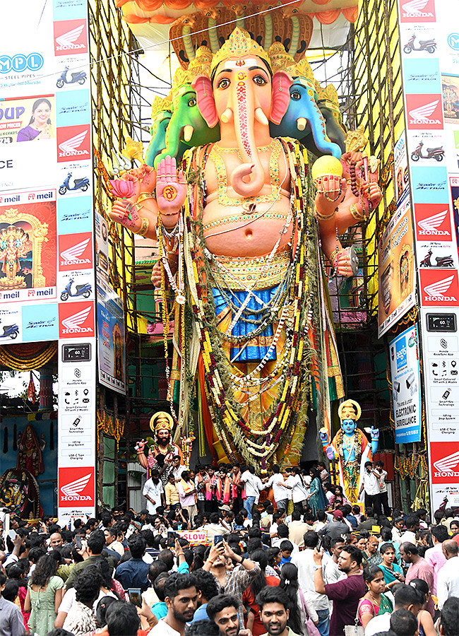 Sunday Rush at Khairatabad Ganesh2