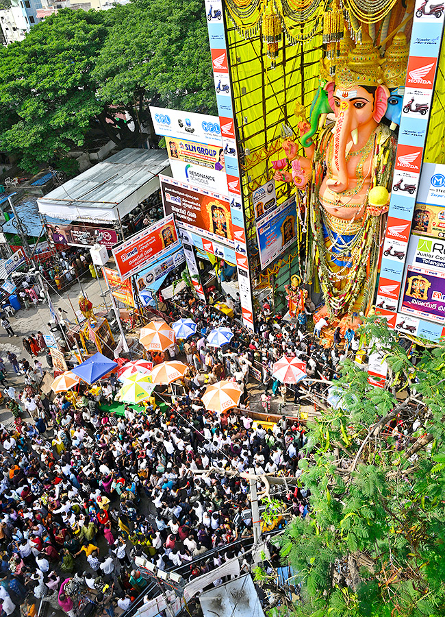 Sunday Rush at Khairatabad Ganesh3