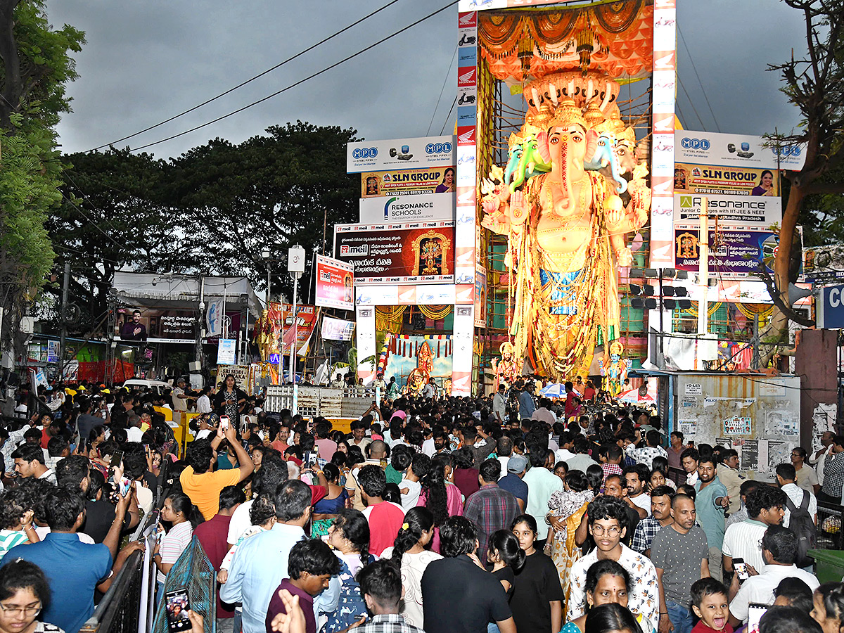 Sunday Rush at Khairatabad Ganesh6