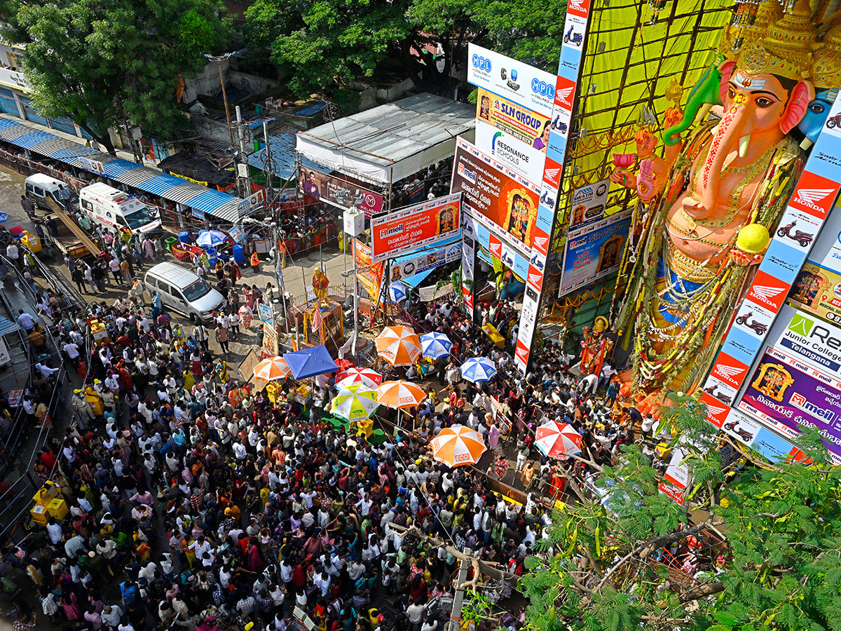 Sunday Rush at Khairatabad Ganesh5