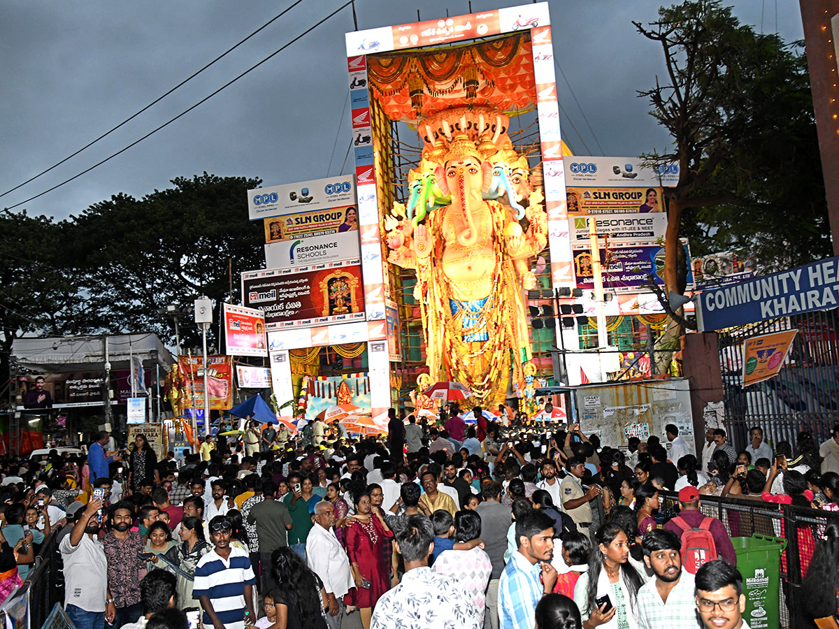 Sunday Rush at Khairatabad Ganesh8