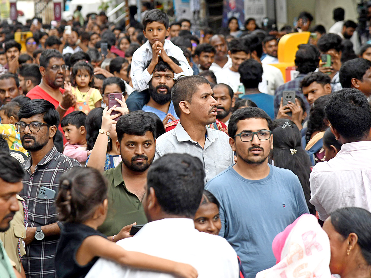 Sunday Rush at Khairatabad Ganesh9