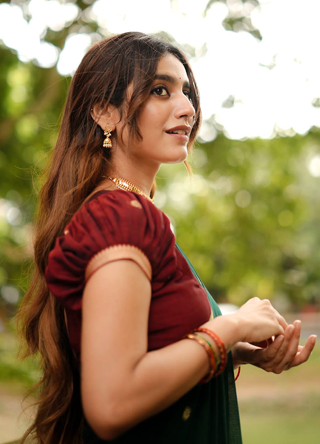 Priya Prakash Varrier Photos5