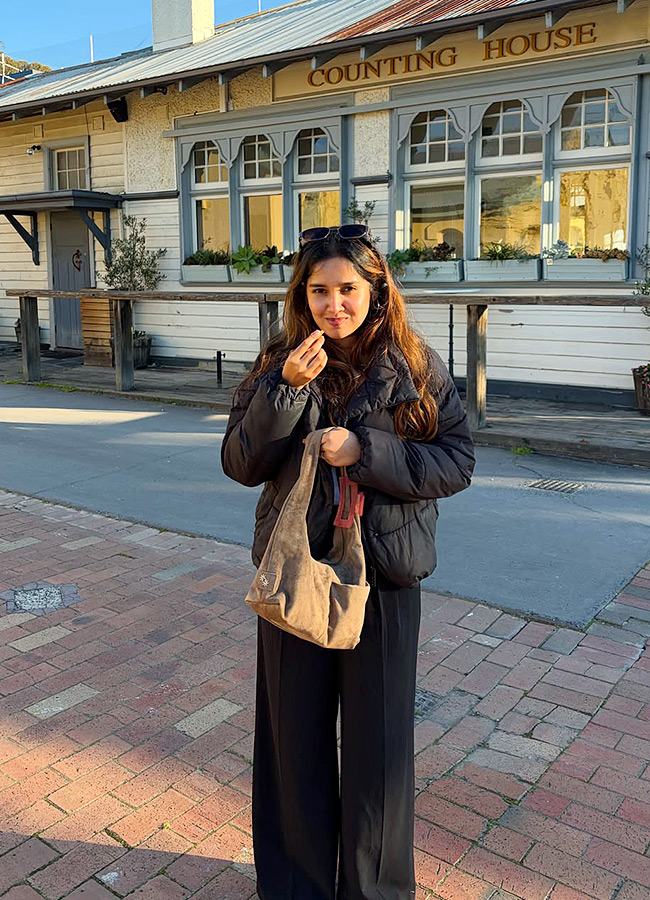 Anikha Surendran Enjoys Her Vacation Stunning Photos4