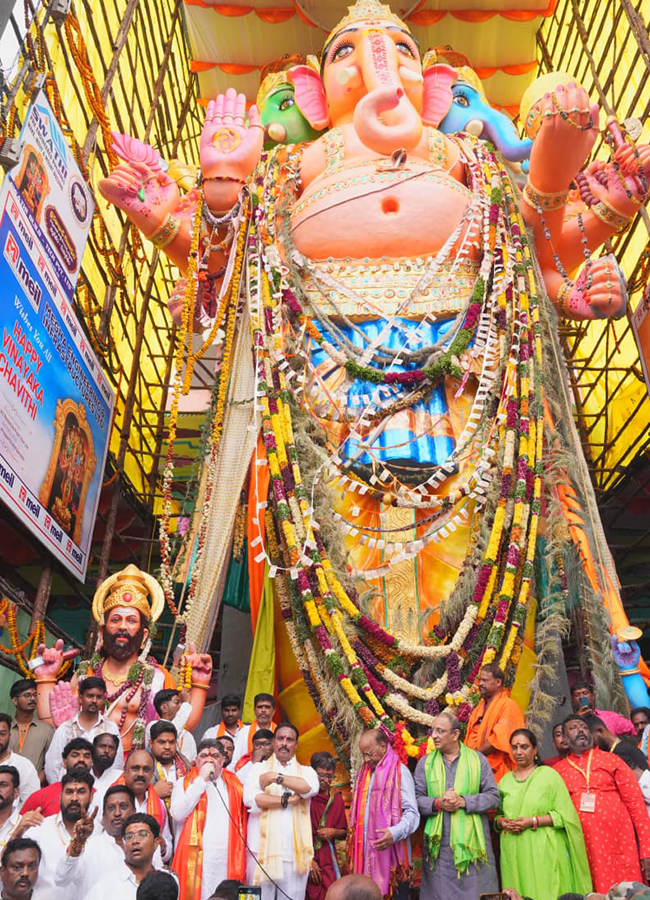 Huge Devotee Rush in Hyderabad Khairatabad Bada Ganesh15