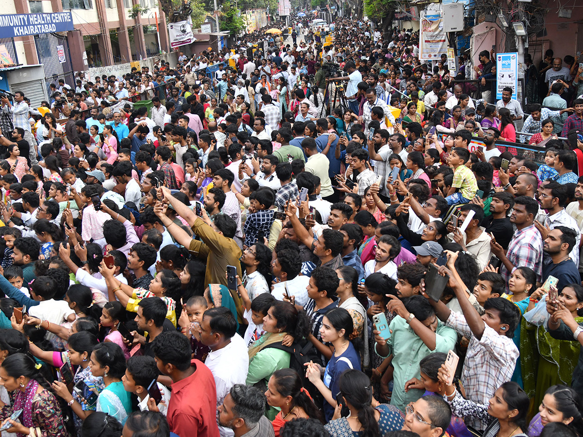 Huge Devotee Rush in Hyderabad Khairatabad Bada Ganesh23