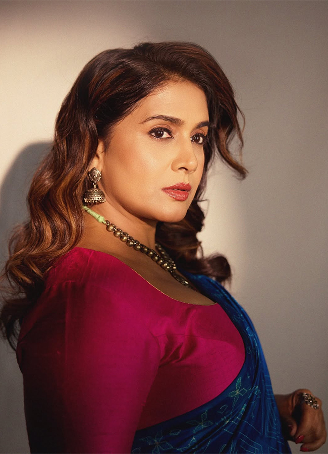 Sonali Kulkarni plays a powerful in the Paradise movie13