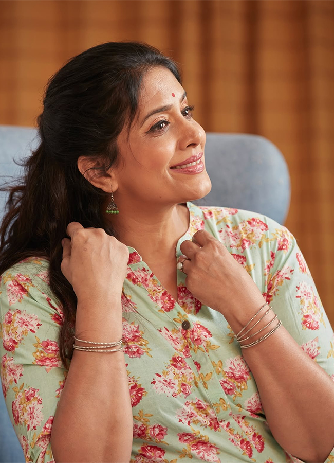Sonali Kulkarni plays a powerful in the Paradise movie16