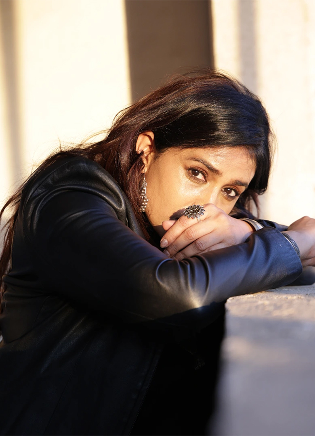 Sonali Kulkarni plays a powerful in the Paradise movie19