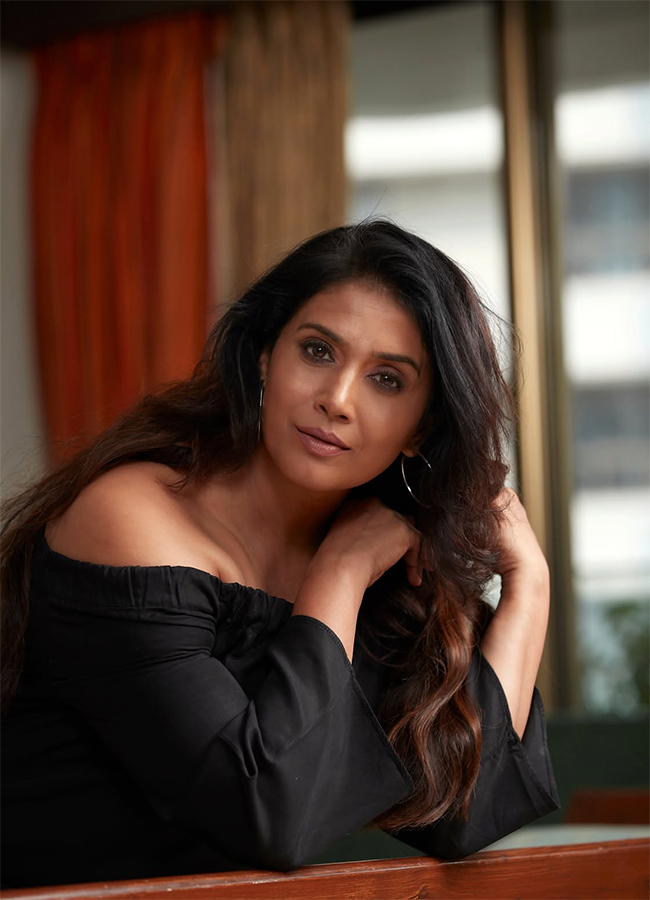 Sonali Kulkarni plays a powerful in the Paradise movie3