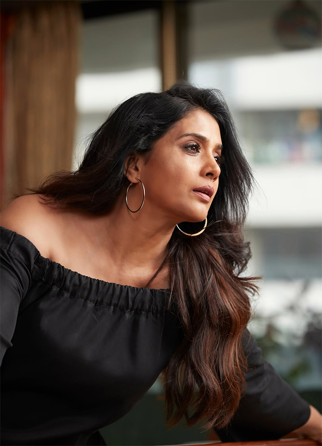 Sonali Kulkarni plays a powerful in the Paradise movie5