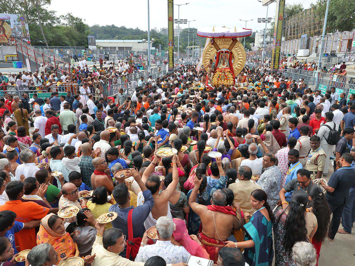 Tirumala Brahmotsavam Devotees on Surya Prabha Vahanam4