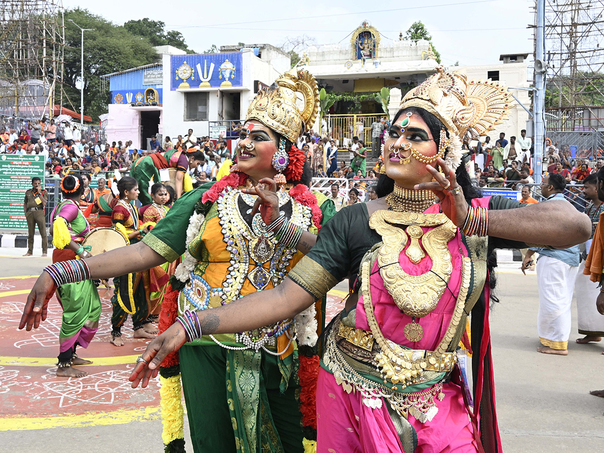 Tirumala Brahmotsavam Devotees on Surya Prabha Vahanam9