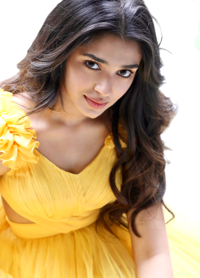 Actress Krithi Shetty Birthday Special Photos Viral13