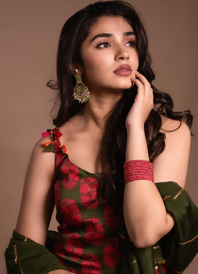 Actress Krithi Shetty Birthday Special Photos Viral17