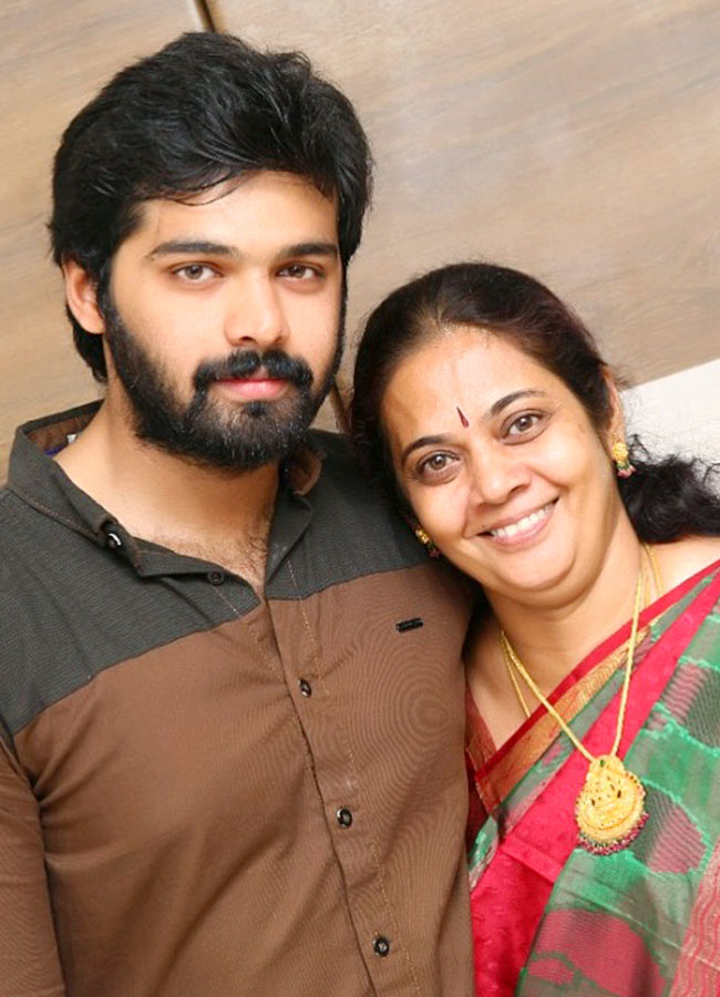 Have You Seen Bigg Boss Contestant Thrigun Family Photos4