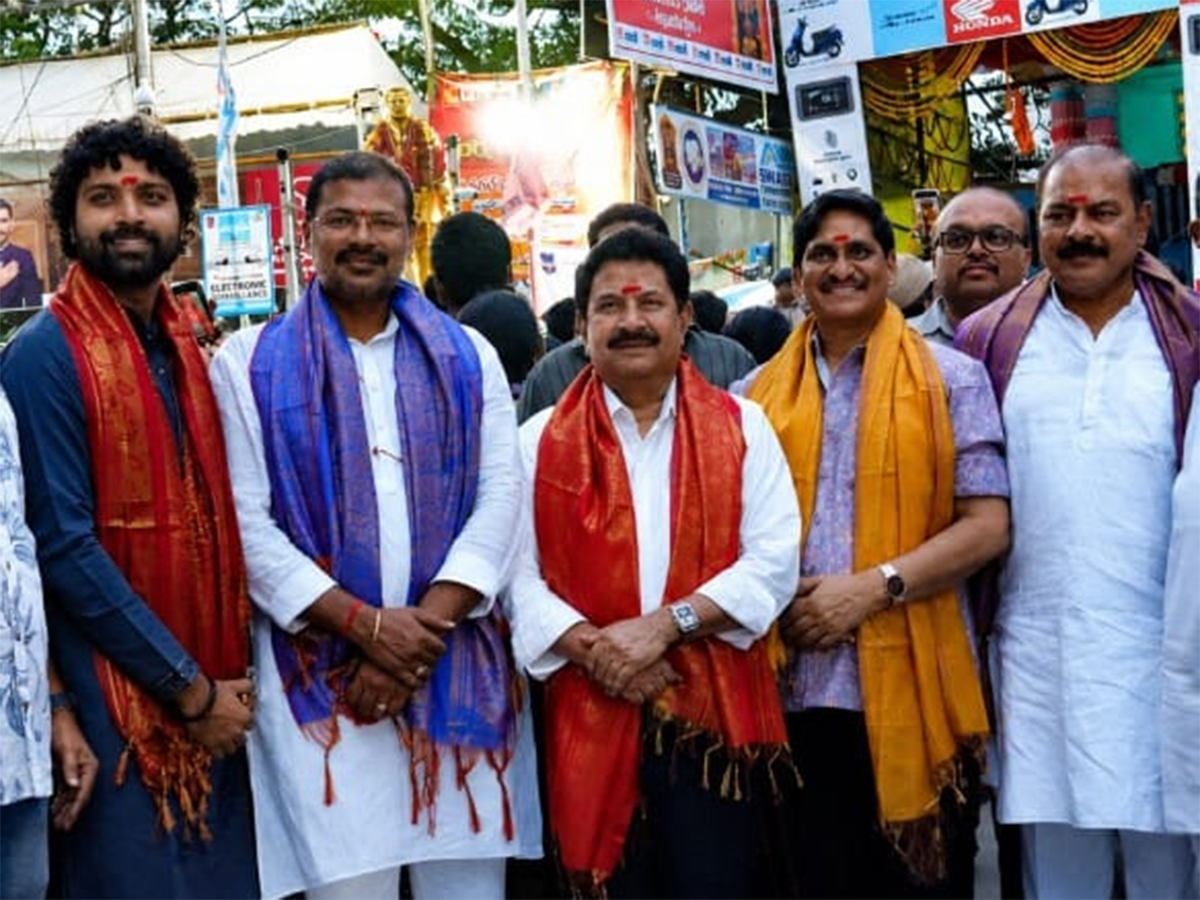 Vedavyas Movie Team In Khairatabad Ganesh 20268
