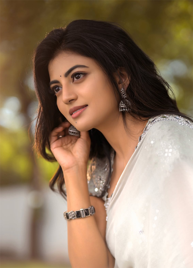 Actress Anandhi Latest Photos Viral16