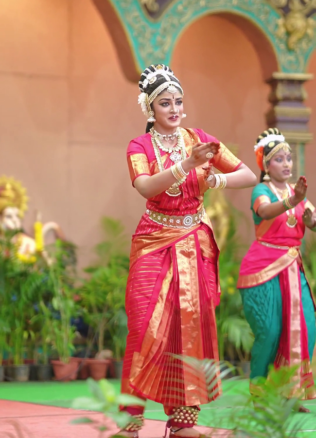 Dimple Hayathi Kuchipudi Dance At TTD Brahmotsavam HD Photos18