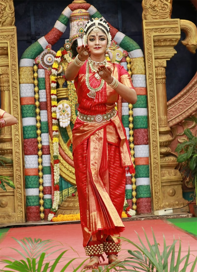 Dimple Hayathi Kuchipudi Dance At TTD Brahmotsavam HD Photos2