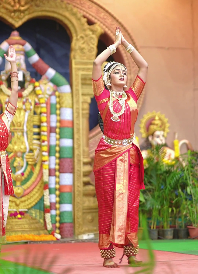 Dimple Hayathi Kuchipudi Dance At TTD Brahmotsavam HD Photos20
