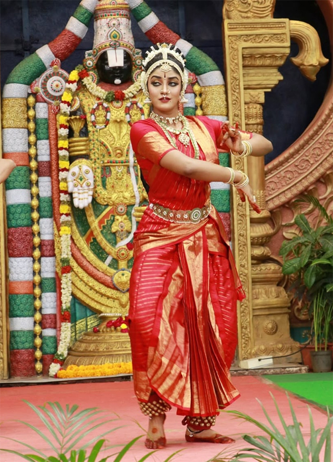 Dimple Hayathi Kuchipudi Dance At TTD Brahmotsavam HD Photos3
