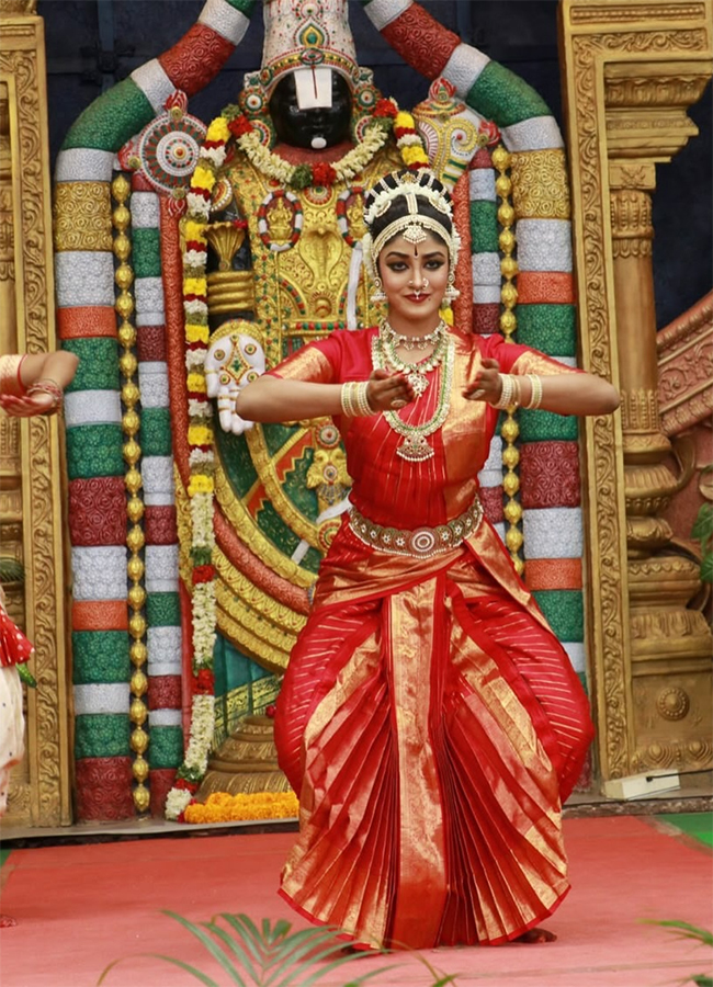 Dimple Hayathi Kuchipudi Dance At TTD Brahmotsavam HD Photos4