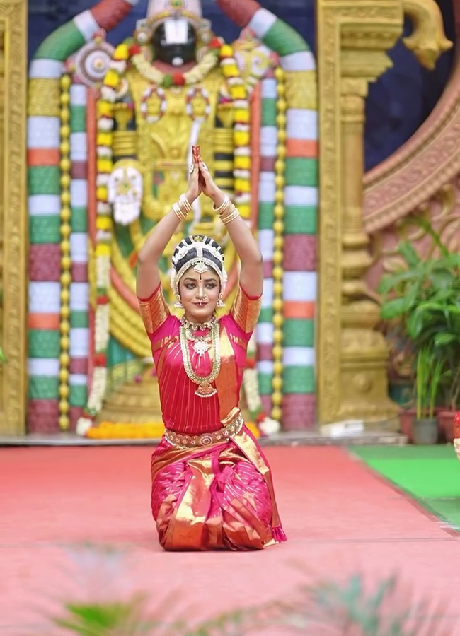 Dimple Hayathi Kuchipudi Dance At TTD Brahmotsavam HD Photos5