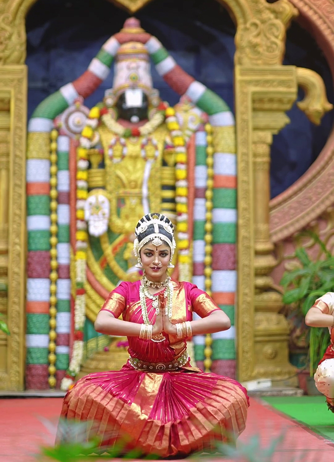 Dimple Hayathi Kuchipudi Dance At TTD Brahmotsavam HD Photos7