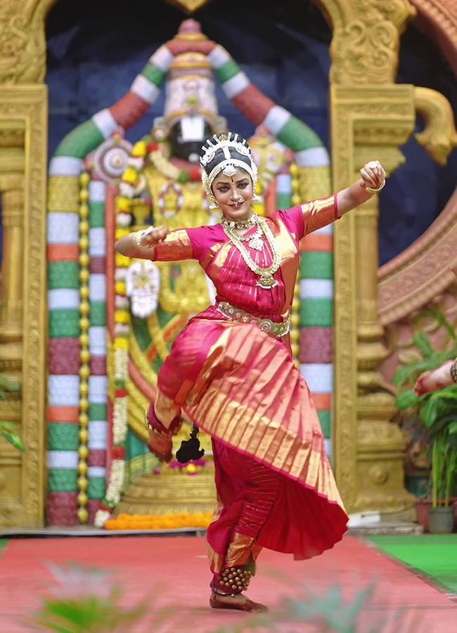 Dimple Hayathi Kuchipudi Dance At TTD Brahmotsavam HD Photos8