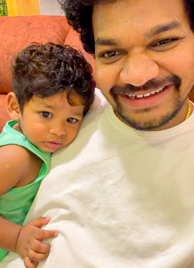 Jabardasth Comedian Mukku Avinash with His Family Photos4