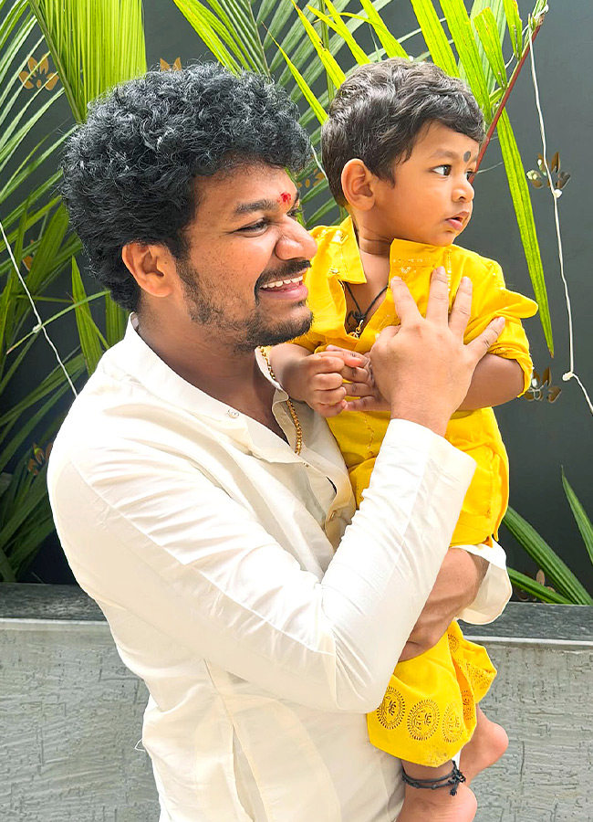Jabardasth Comedian Mukku Avinash with His Family Photos6