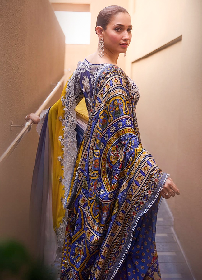 Tamannaah Bhatia Wore Torani Saree with Hand Painted Madhubani Dupatta4