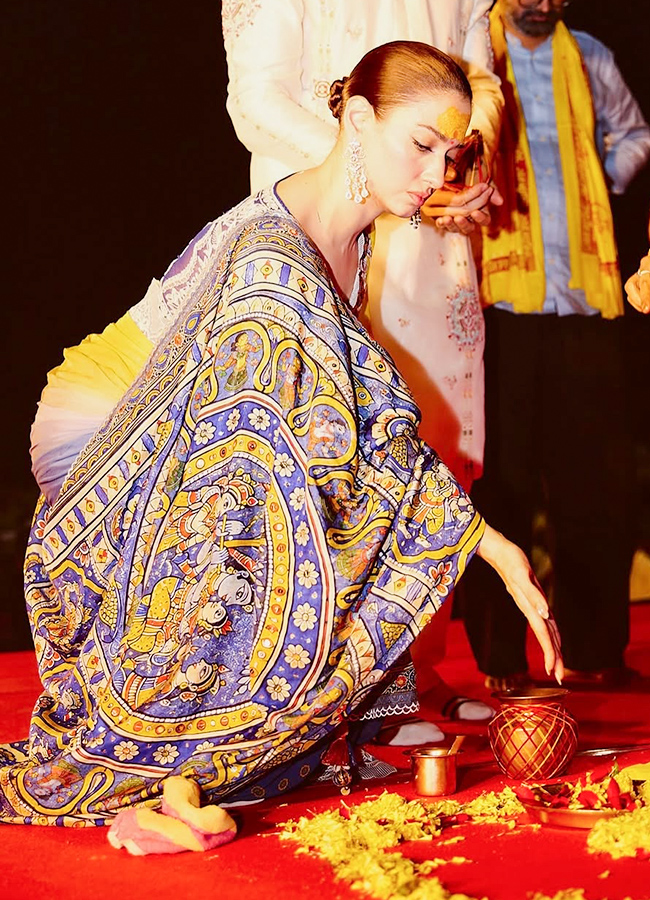 Tamannaah Bhatia Wore Torani Saree with Hand Painted Madhubani Dupatta6