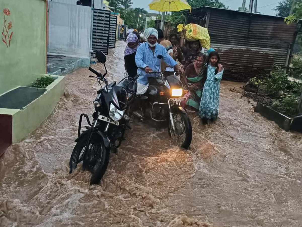 Heavy rainfall in Andhra Pradesh: Photos24