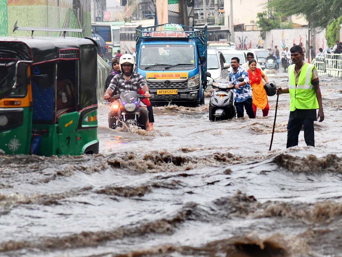 Heavy rainfall in Andhra Pradesh: Photos5