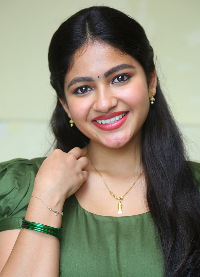 Actress Nakshatra at the Thella Kagitham Movie5