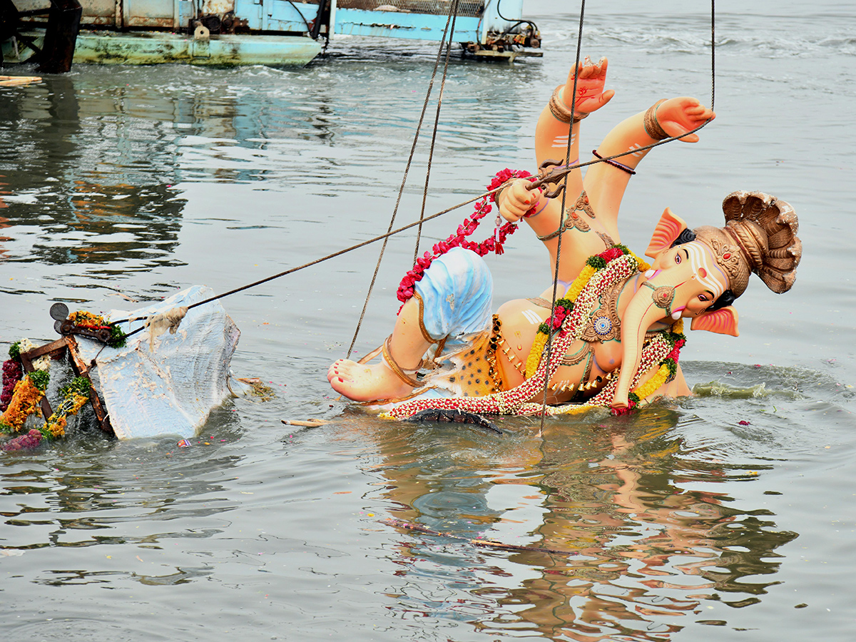 Grand Ganesh immersion celebrations on Necklace Road Hyderabad11