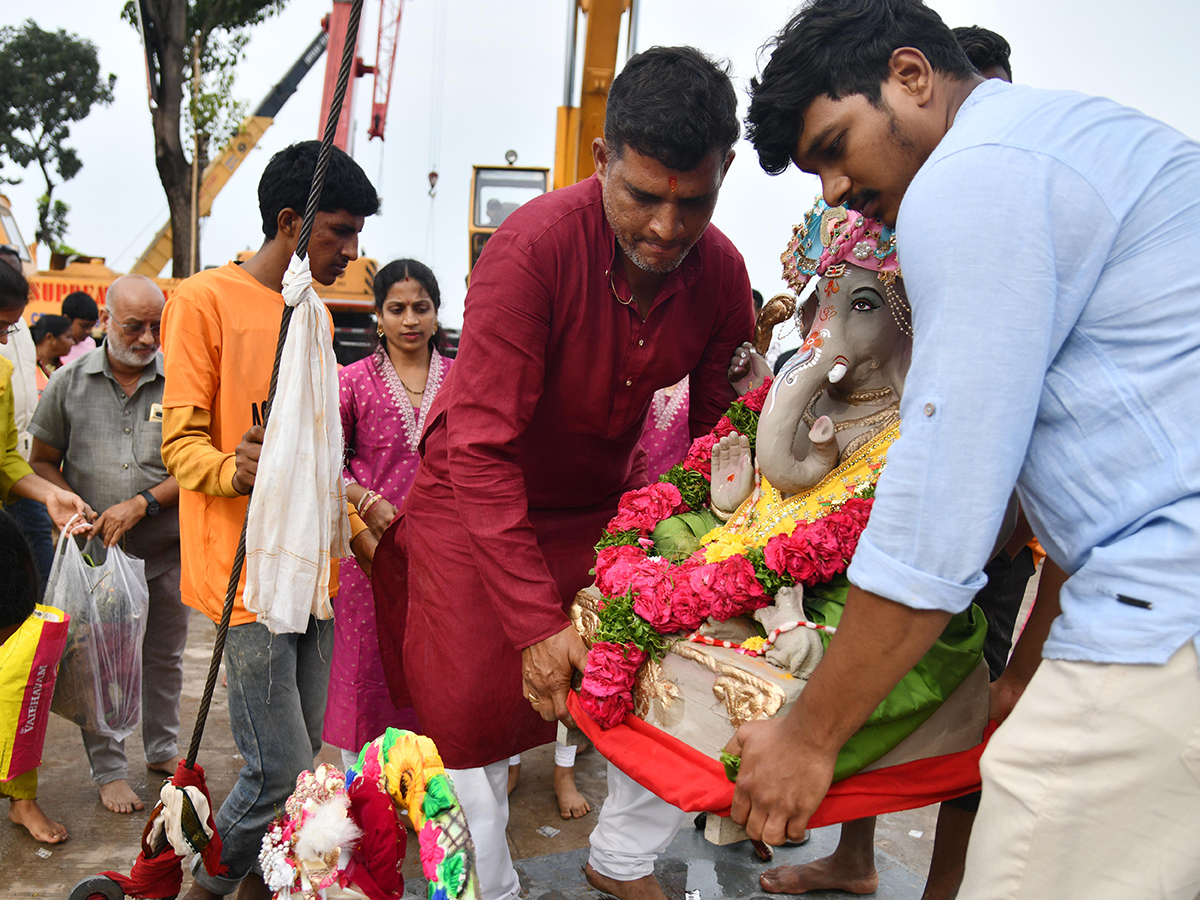 Grand Ganesh immersion celebrations on Necklace Road Hyderabad14