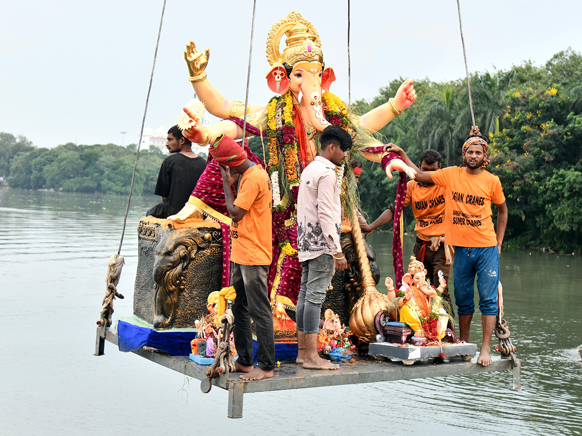 Grand Ganesh immersion celebrations on Necklace Road Hyderabad16
