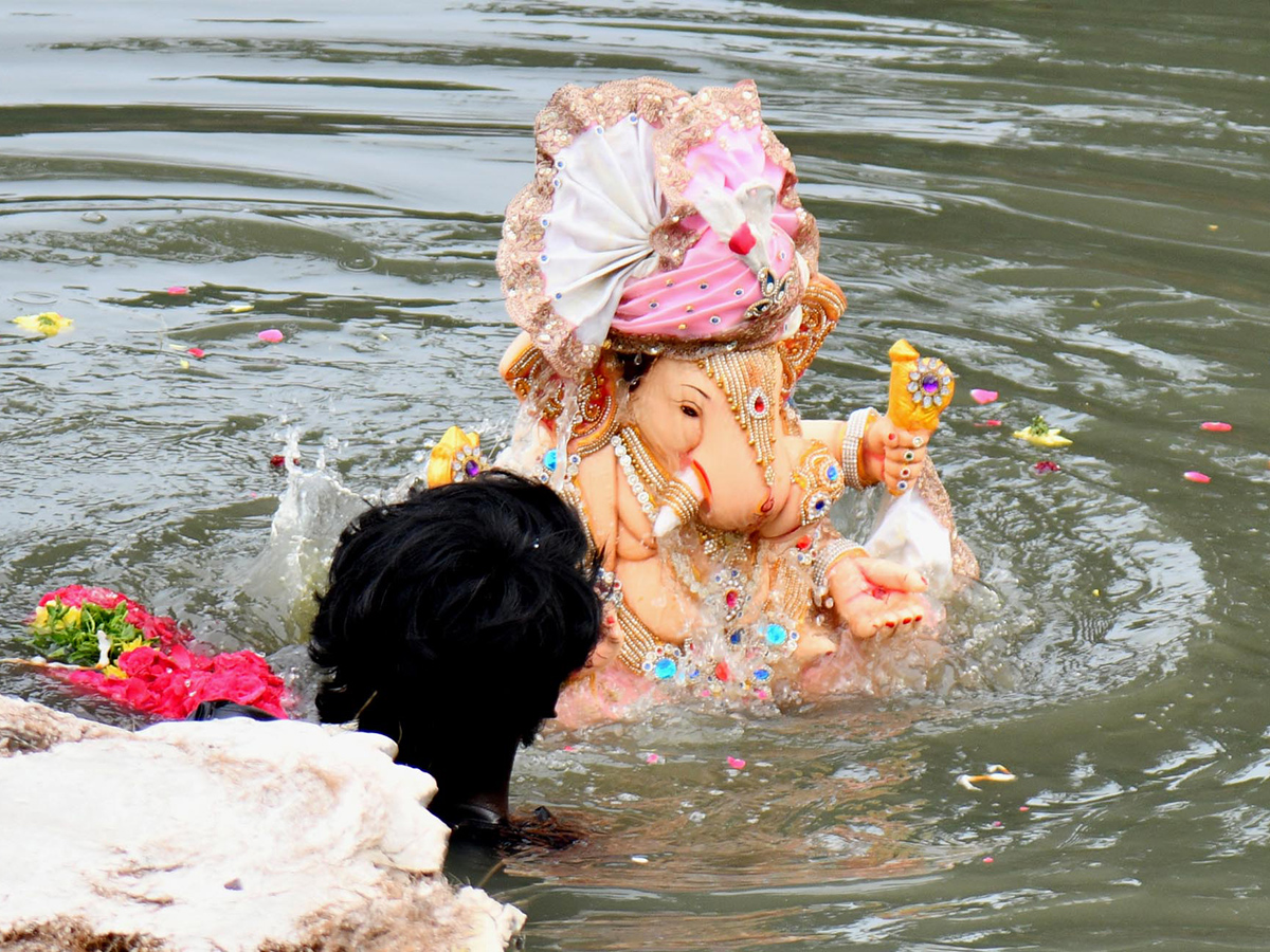 Grand Ganesh immersion celebrations on Necklace Road Hyderabad18