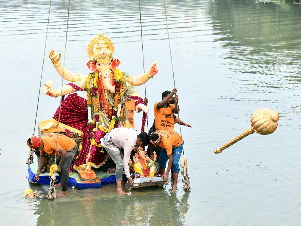 Grand Ganesh immersion celebrations on Necklace Road Hyderabad19