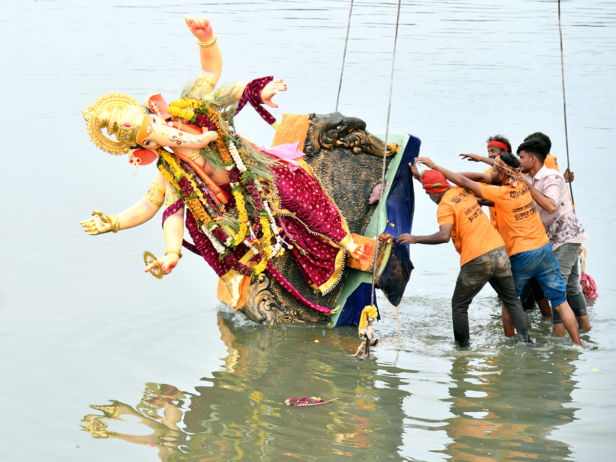 Grand Ganesh immersion celebrations on Necklace Road Hyderabad20