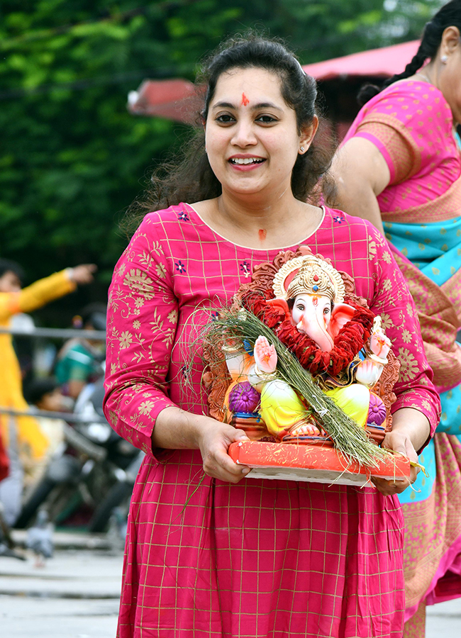 Grand Ganesh immersion celebrations on Necklace Road Hyderabad28