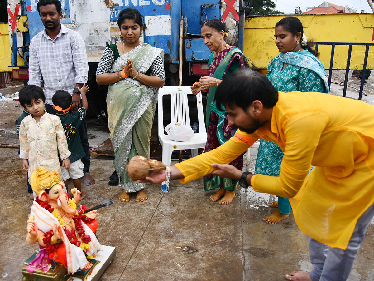Grand Ganesh immersion celebrations on Necklace Road Hyderabad3