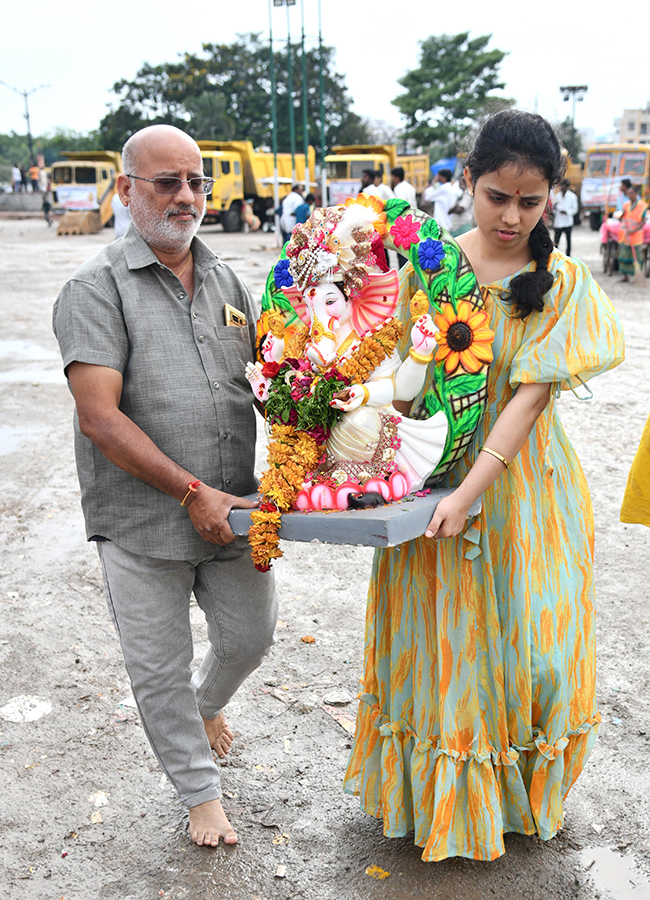 Grand Ganesh immersion celebrations on Necklace Road Hyderabad30