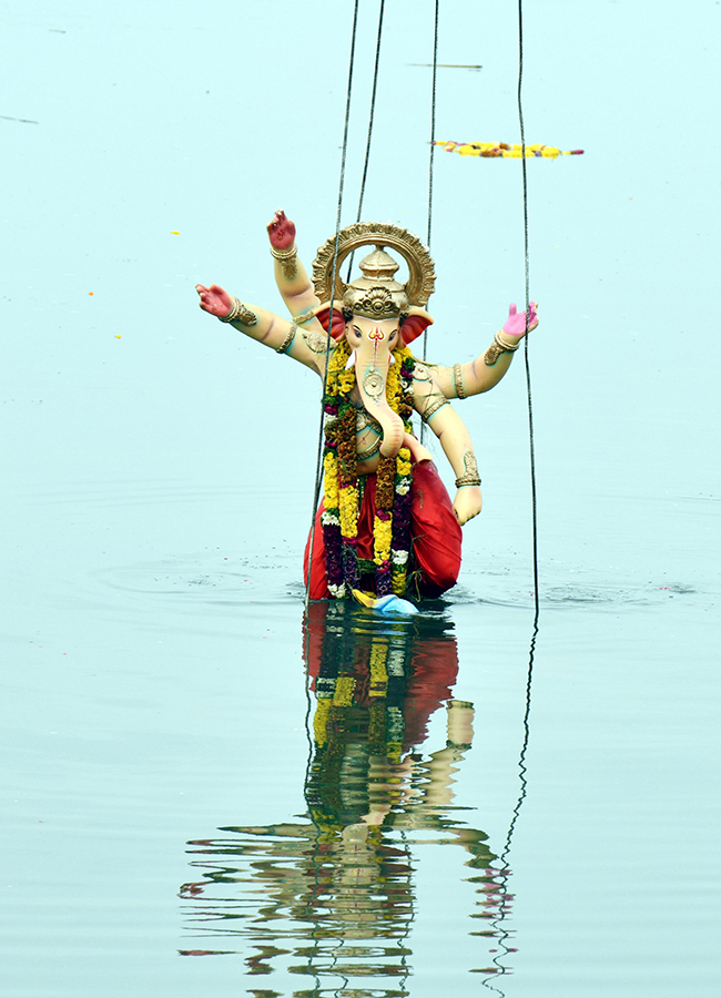 Grand Ganesh immersion celebrations on Necklace Road Hyderabad32