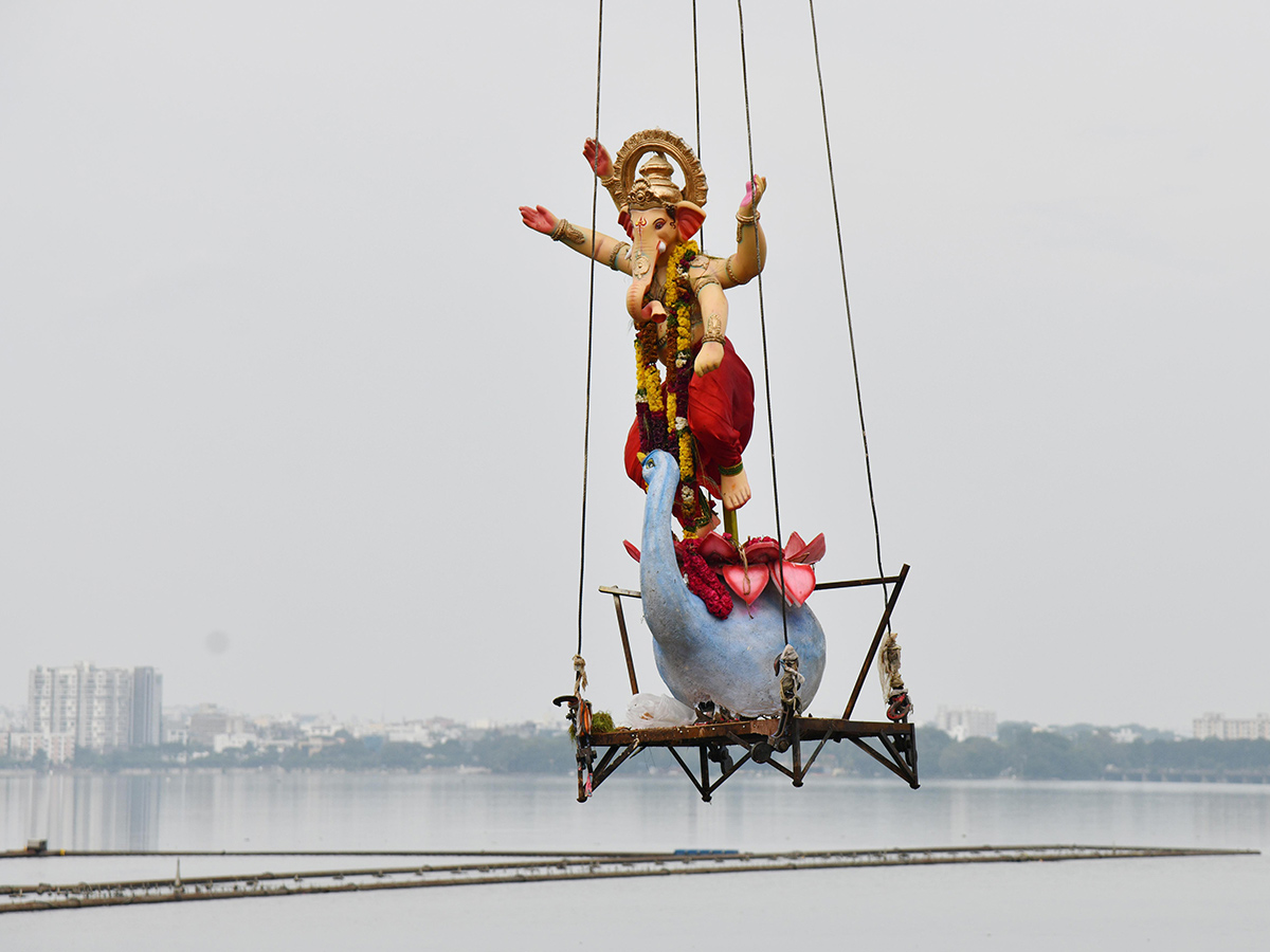 Grand Ganesh immersion celebrations on Necklace Road Hyderabad5